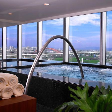 Windsor Hotel Taichung Bagian luar foto The spa at the InterContinental