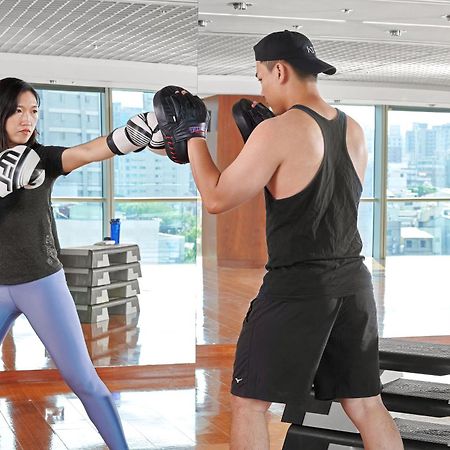 Windsor Hotel Taichung Bagian luar foto A woman and a man training in a gym