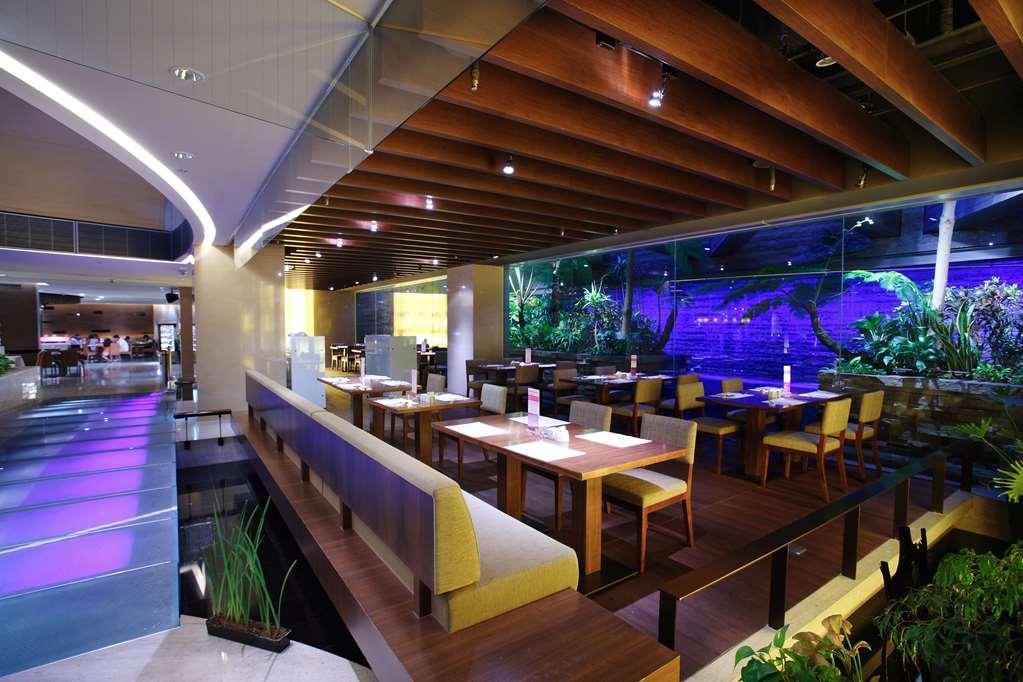 Windsor Hotel Taichung Restoran foto The interior of the restaurant