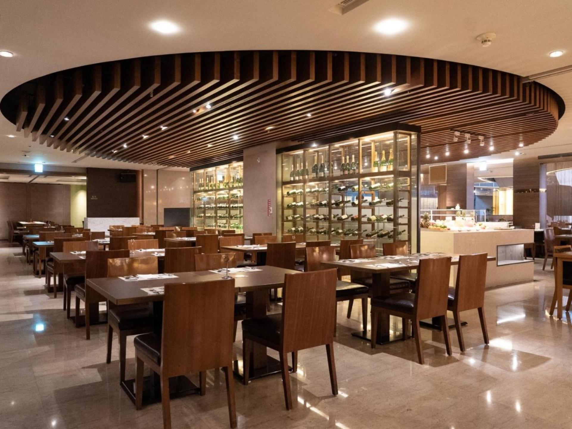 Windsor Hotel Taichung Bagian luar foto The restaurant