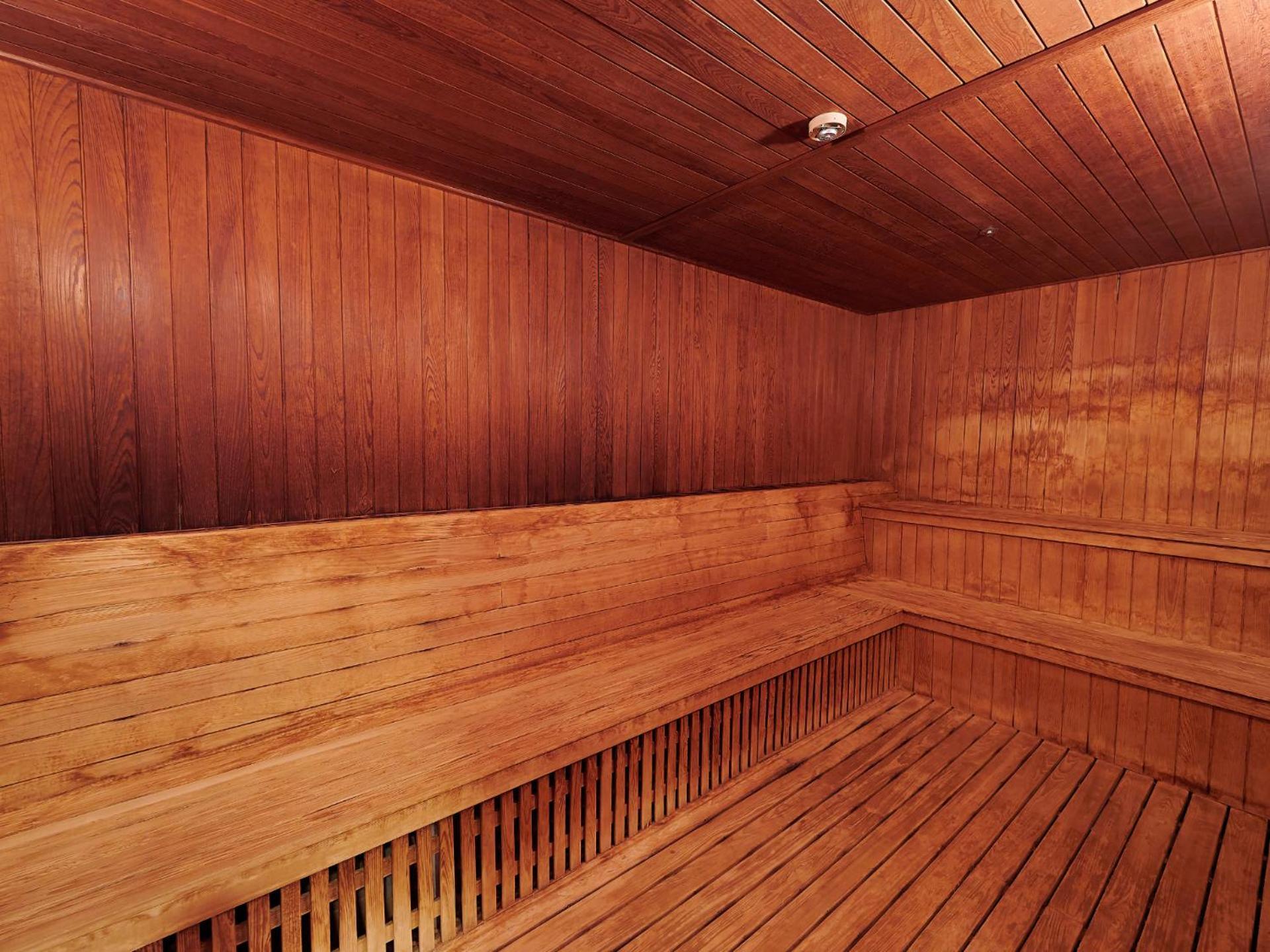 Windsor Hotel Taichung Bagian luar foto A modern Finnish sauna