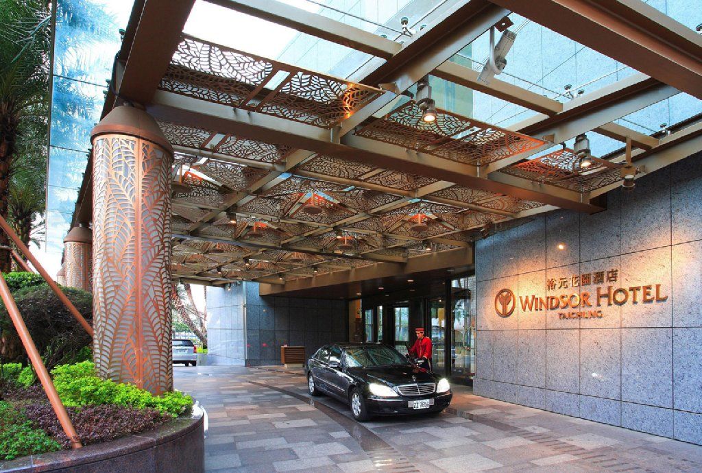 Windsor Hotel Taichung Bagian luar foto The Windsor Hotel