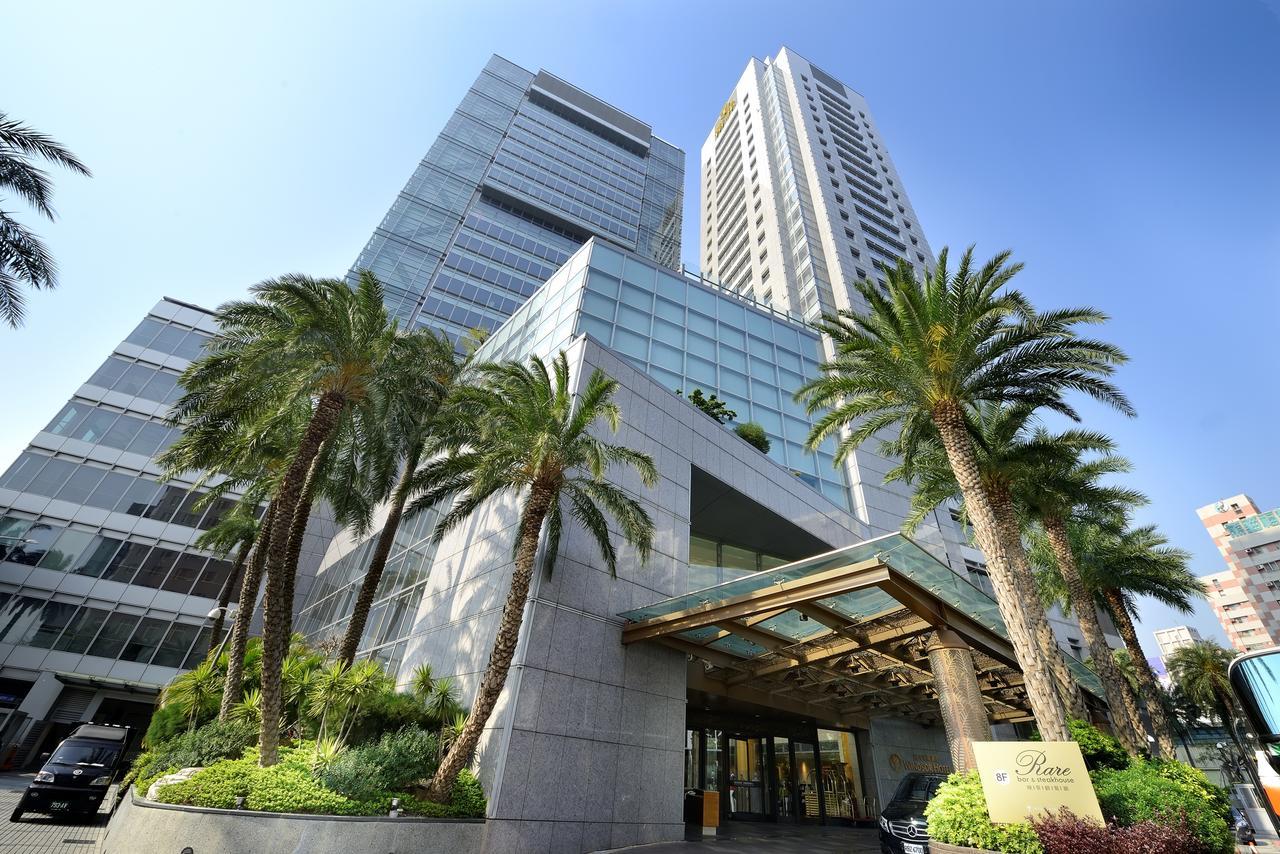 Windsor Hotel Taichung Bagian luar foto The entrance of the hotel