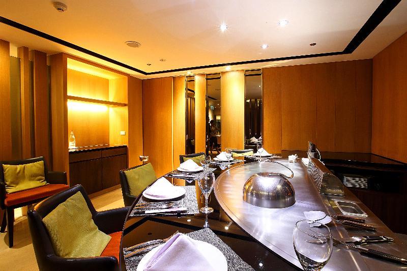 Windsor Hotel Taichung Bagian luar foto The restaurant